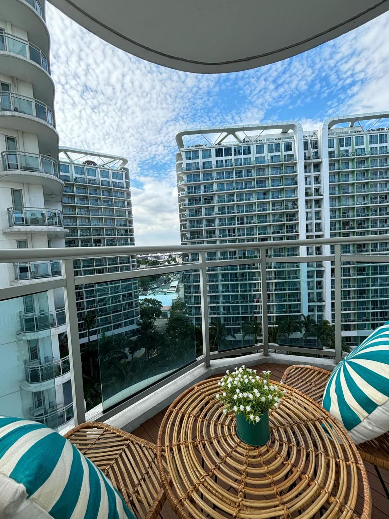 Holiday Escape Philippines Manila Exteriör bild